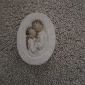 In Love's Embrace Willow Tree Keepsake Box 2004 overall EUC.